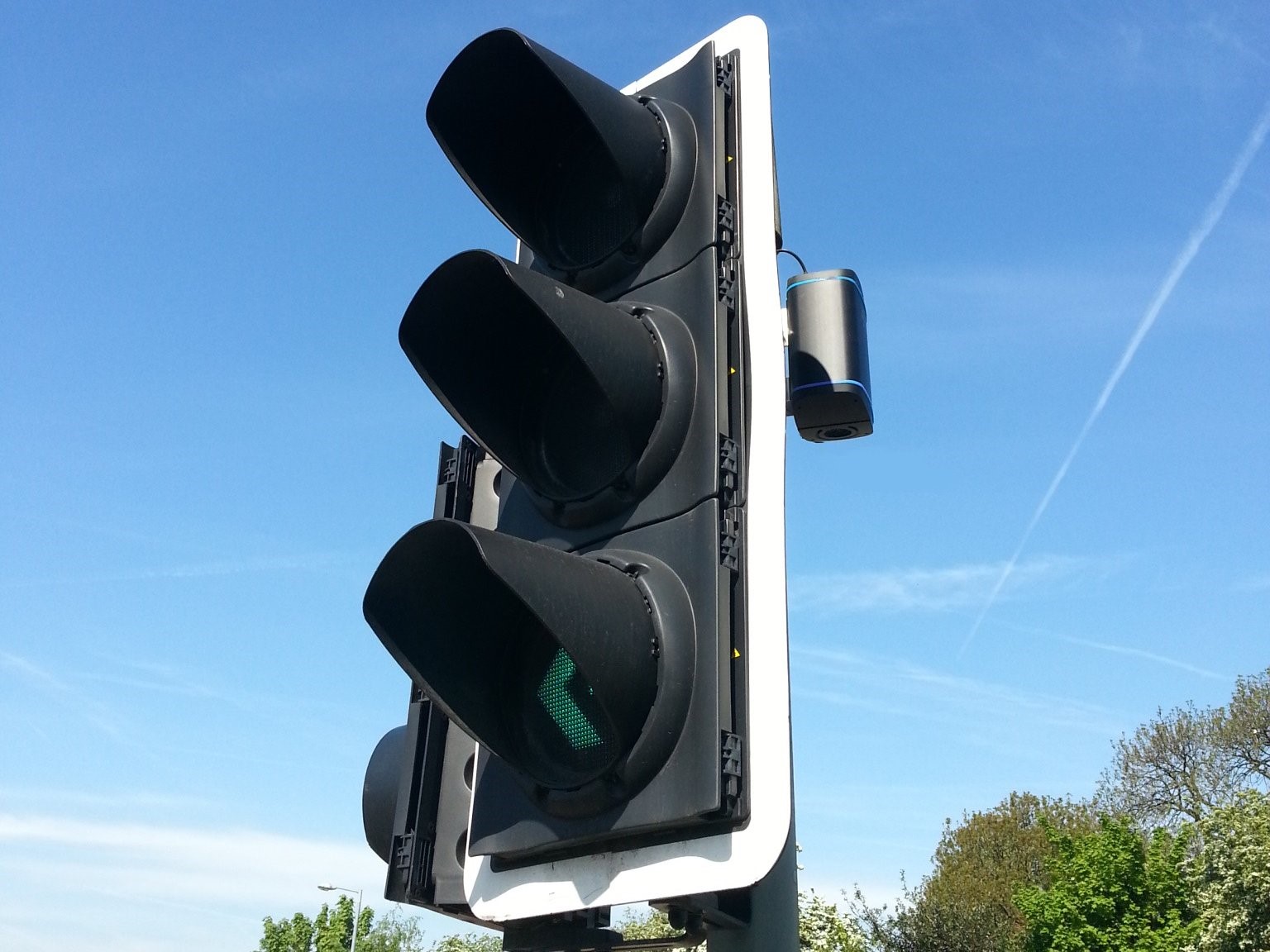 a Zephyr monitor on a traffic signal; credit: EarthSense.